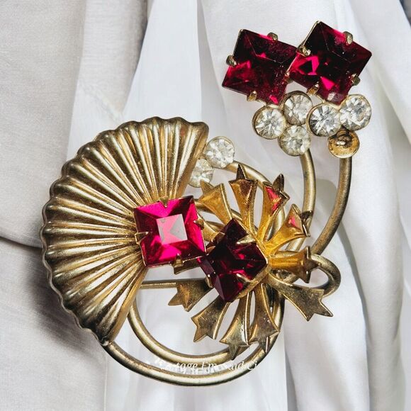 Vtg MCM Art Deco Floral Fan Brooch Red Rhinestones Goldtone Metal Pin Swirl Read - Picture 2 of 12